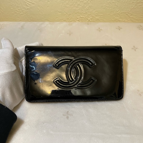 CHANEL make up pallet bifold patent leather wallet - Picture 2 of 16